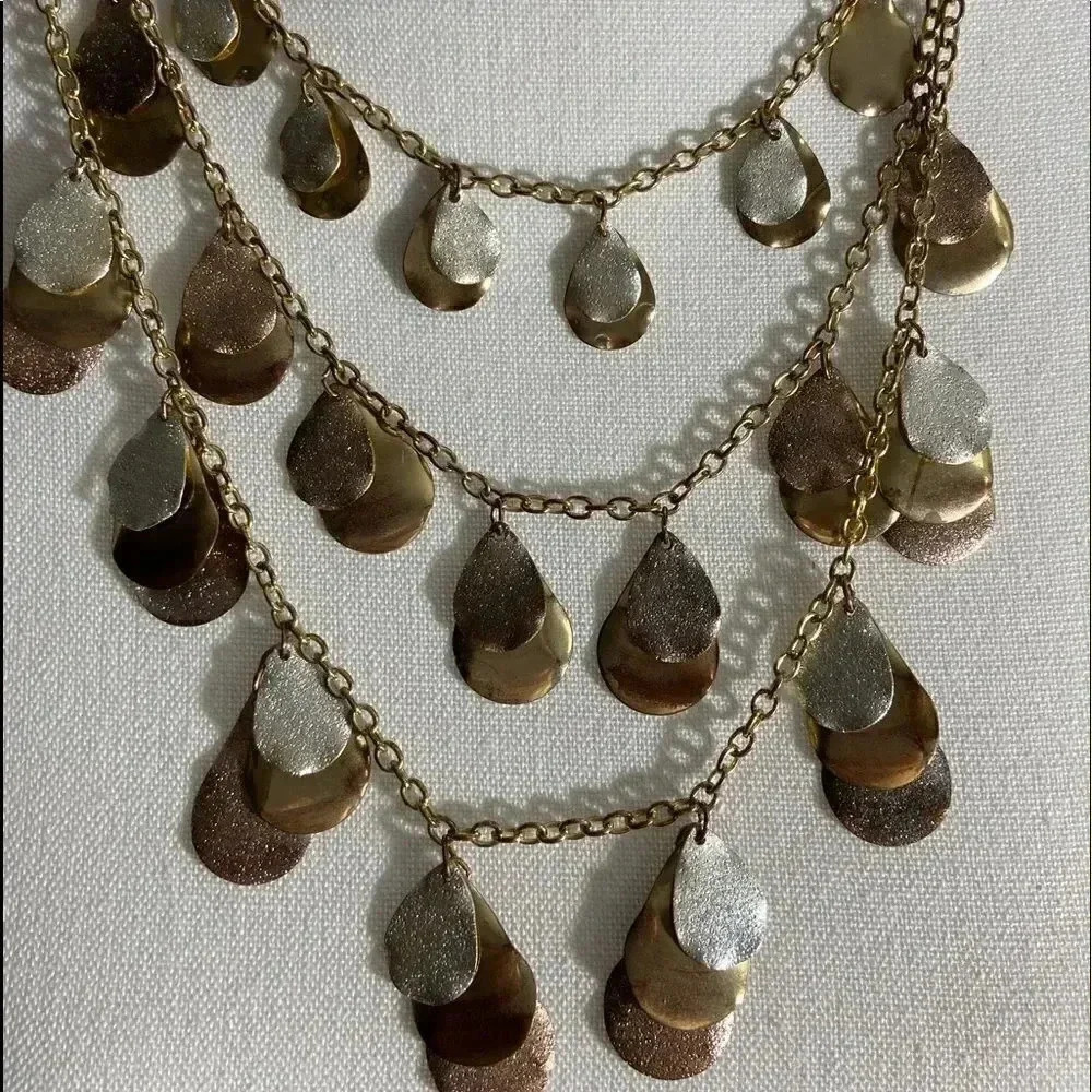 Stunning tri-tone three tiered necklace - Picture 3 of 5